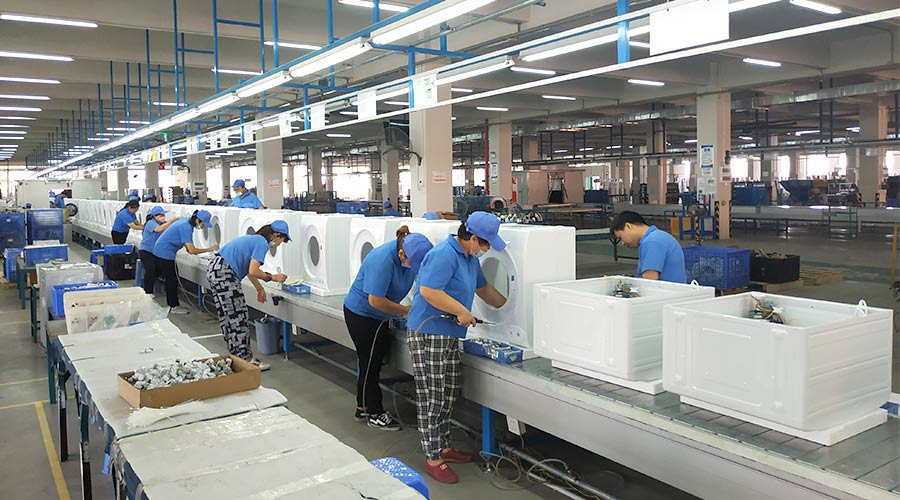 高效率！員工們忙碌地開展巴西客戶的衣物烘干機生產工作
