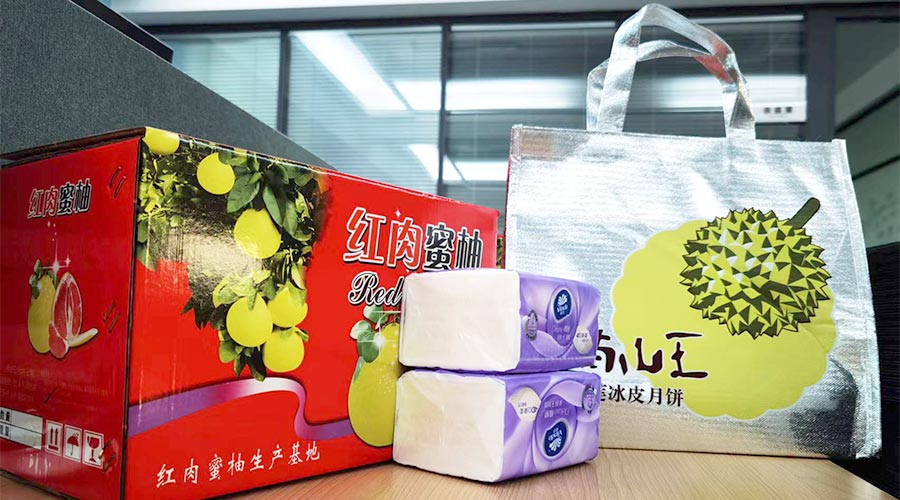 迎中秋 送關(guān)懷！金環(huán)電器給員工們派發(fā)中秋禮包