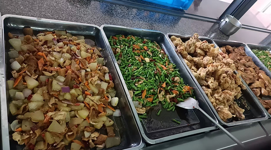 盛夏的來臨，金環(huán)電器關(guān)懷工人飲食