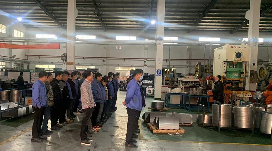 意氣奮發(fā)！金環(huán)電器沖壓車間組織人員開展例行早會
